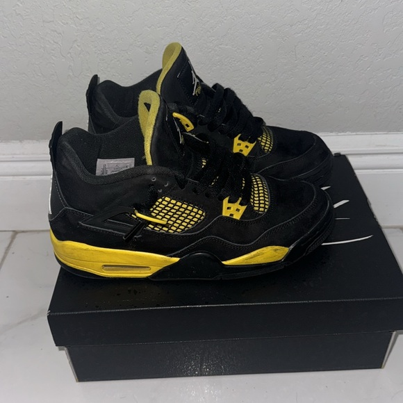 Yellow thunders,jordan 4s - Picture 3 of 5